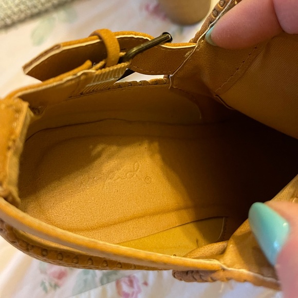 QUPID Tobin Short Booties Women’s Size 10 Tan Distress Nubuck Brown like new! - Picture 8 of 10